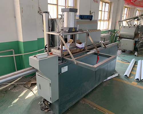 斷橋鋁設(shè)備